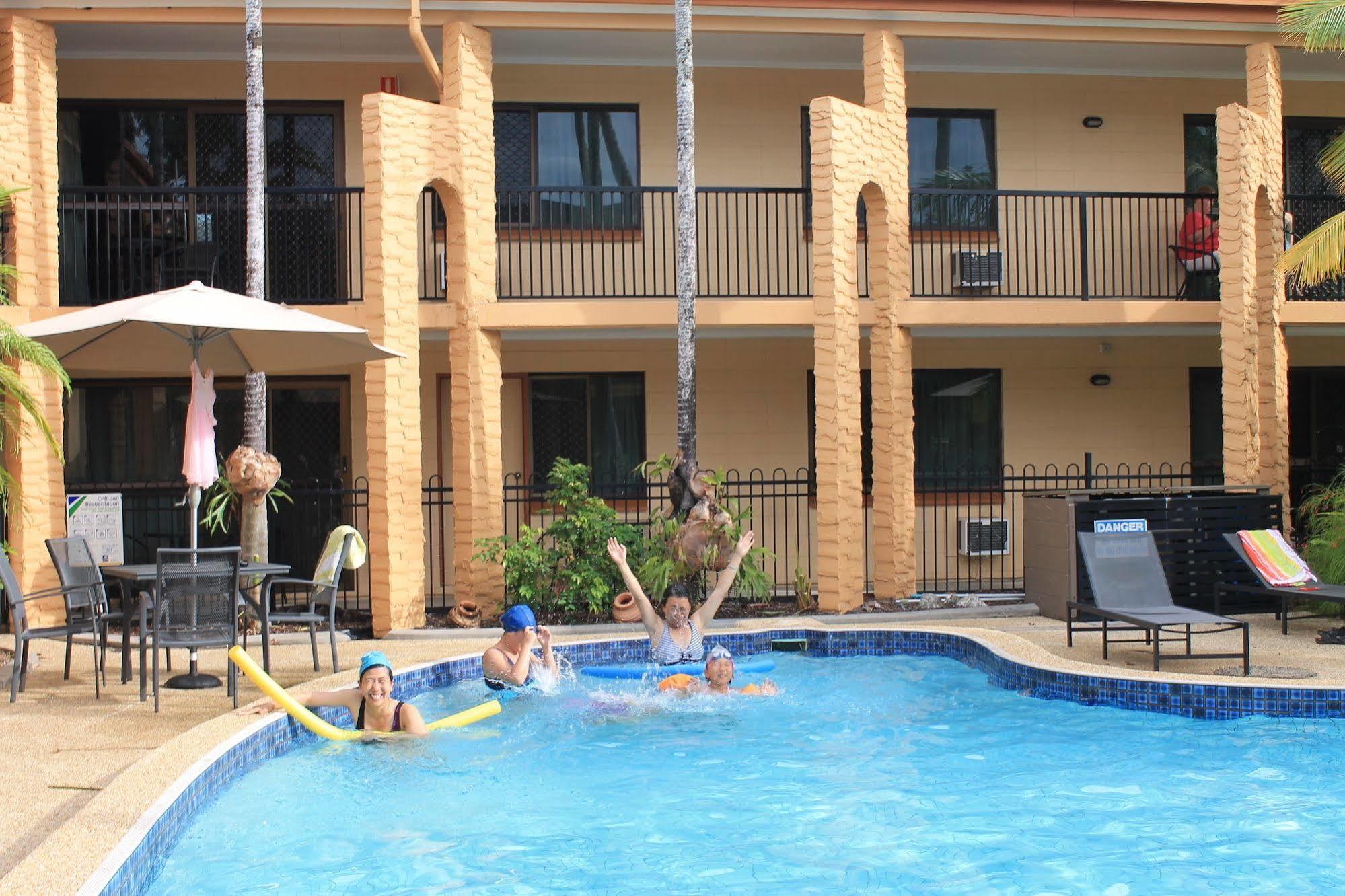 Oasis Inn Apartments Cairns Luaran gambar