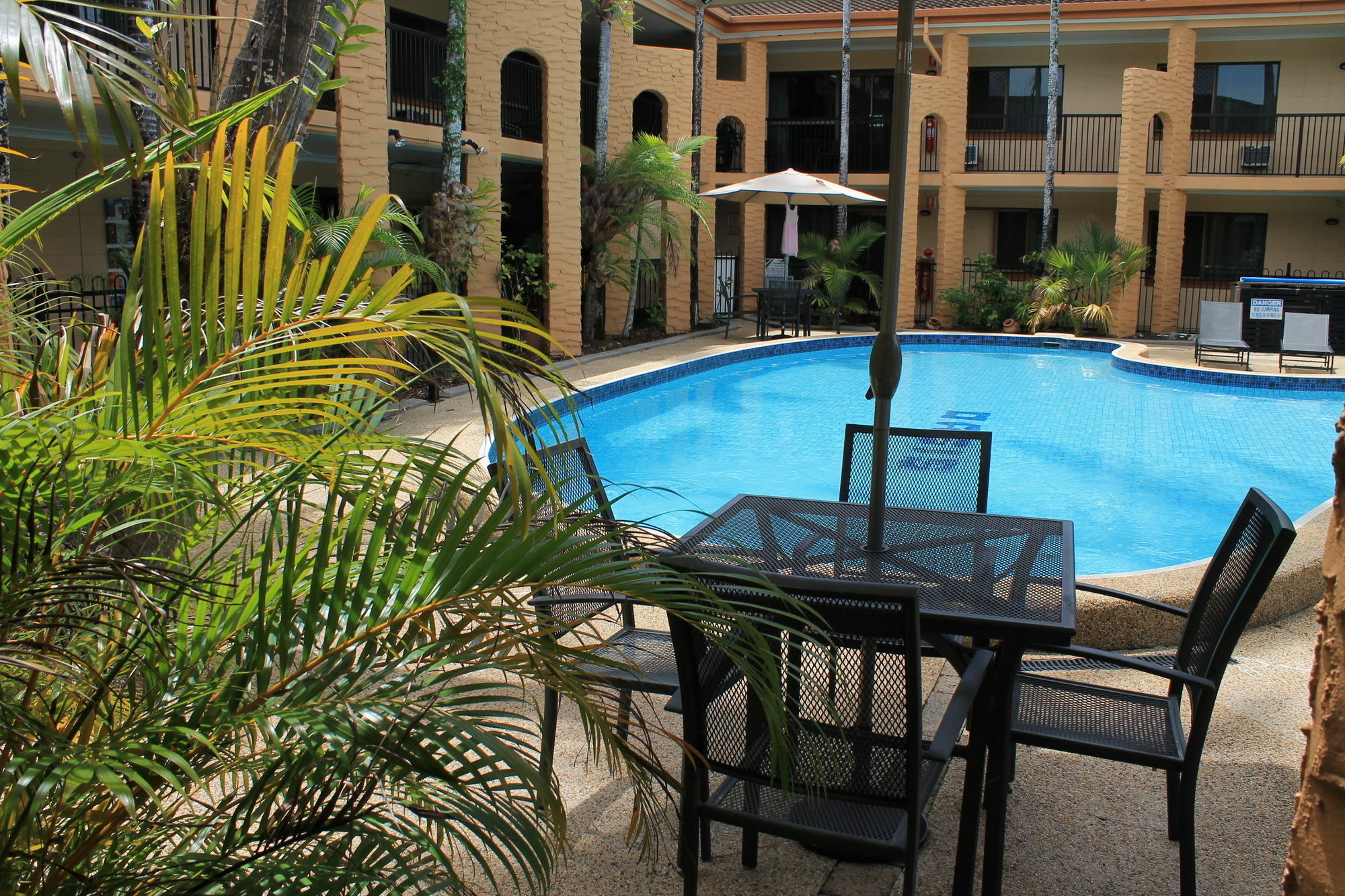 Oasis Inn Apartments Cairns Luaran gambar